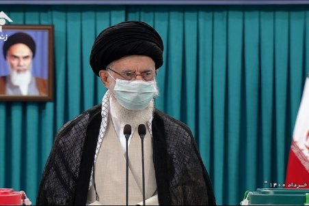 حضور مردم پای صندوق‌های رای و دادن رأی سازنده آینده ایران است