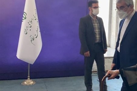 حضور آیت الله جنتی در پای صندوق رای