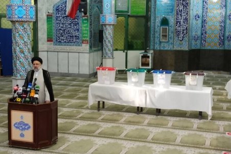 رئیسی: برای حل مشکلات مردم شب و روز نمی‌شناسم