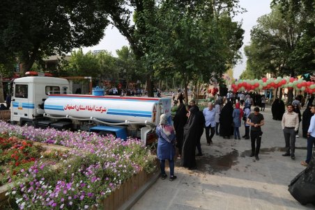 آبرسانی سیار در برخی نقاط شهر اصفهان