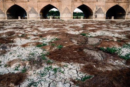 برداشت‌ دیگر استان‌ها از زاینده‌رود همچنان ادامه دارد