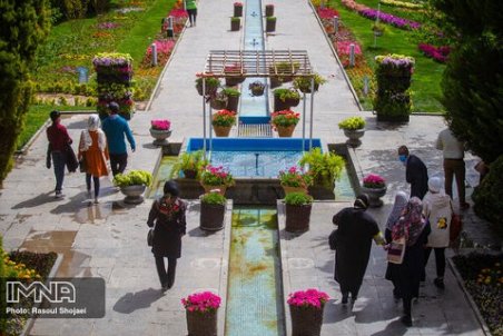 بازدید از باغ گل‌ها نیم بها می‌شود