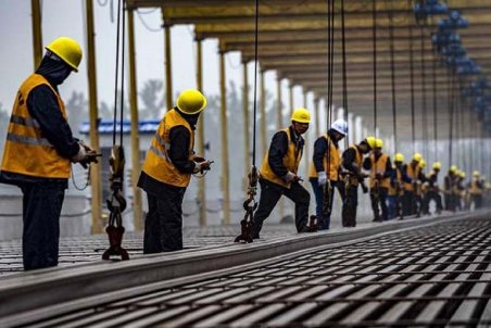 اضافه کاری در مشاغل سخت و زیان آور به چه شکلی است؟