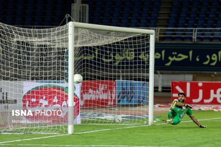 مربی تراکتور: دو پنالتی ما مقابل پدیده از چشم داور پنهان ماند