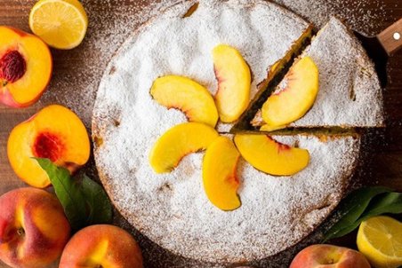 طرز تهیه کیک هلو، عصرانه‌ای دلچسب و خوشبو