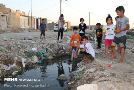 فاضلاب در کوچه‌های «دهاقان» جاری است/ سلامت مردم در خطر