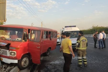 مصدومیت هفت نفر در پی وقوع تصادف در بزرگراه آزادگان