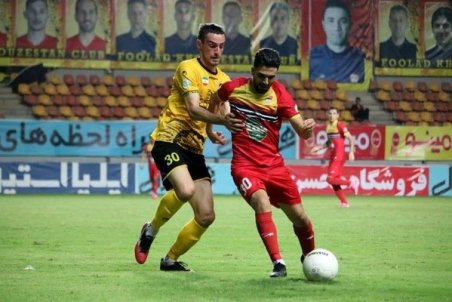 گولسیانی: توپ حاج صفی به پای من و بازیکن دیگری نخورد