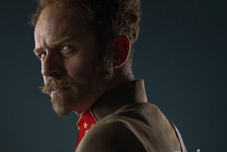 بابک حمیدیان در نقش یک کمیسر در «خاتون»