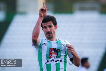 قاسم حدادی فر: دوست دارم در زمین مسابقه از دنیای فوتبال خداحافظی کنم