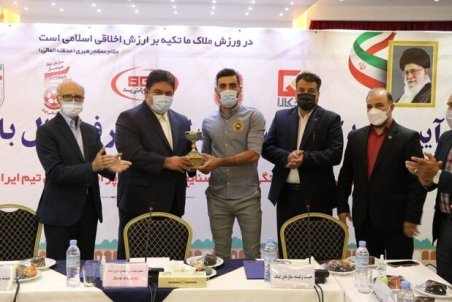 تصمیم عجیب سازمان لیگ فوتسال/ صنایع دستی به جای تندیس آقای گلی!