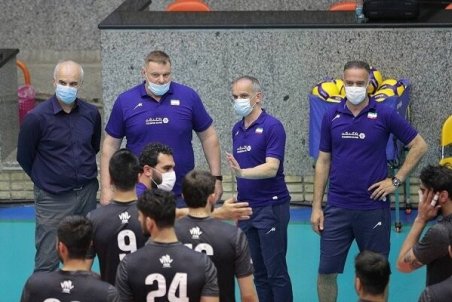 الکنو: اکبری اگر سند دارد رو کند