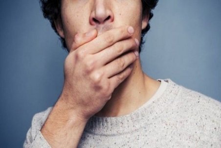 مبارزه با بوی بد دهان با رژیم غذایی