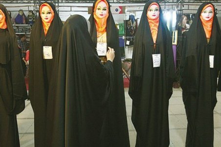 علت گرانی چادر‌مشکی در بازار اصفهان چیست؟