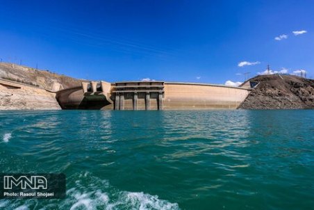 امروز خروجی سد زاینده‌رود کاهش می‌یابد