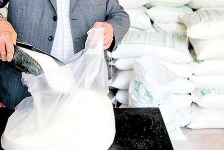 حسنی : شکر فله‌ای بخرید، به صرفه‌تر است!