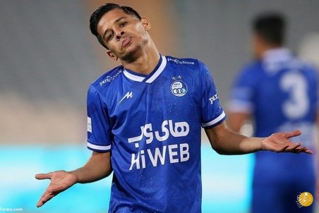 مشتری ۳/۵ میلیون یورویی برای مهاجم استقلال