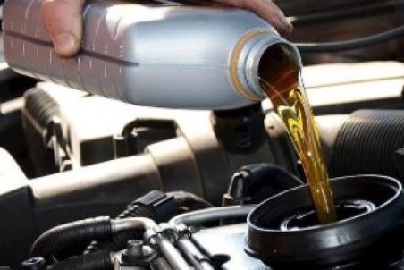 عرضه قطره چکانی روغن موتور در بازار موجب گرانی آن شده است