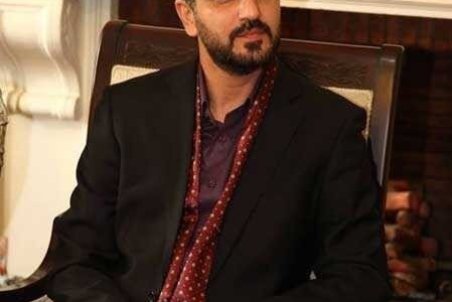 امیرحسین مدرس از خانه برنامه اجرا می کند