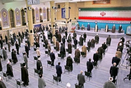 رهبر معظم انقلاب در مراسم تنفیذ: مسیری که کشور و ملت را به حقوق خود می‌رساند توسل به ارزش های انقلاب است