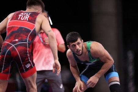 کشتی آزاد المپیک توکیو/ پیروزی رضا اطری مقابل نایب قهرمان جهان
