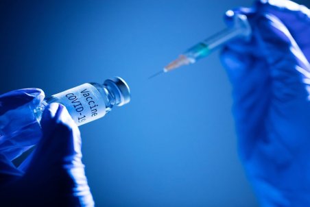 جهانپور: محدودیتی برای تزریق واکسن‌های مجوزدار نیست