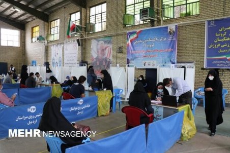 ۱۵ روز ذخیره واکسن داریم/روند واکسیناسیون هر روز بهتر می شود