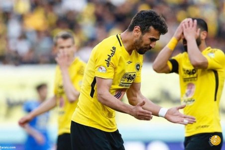 پرسپولیس در پی راضی کردن مهاجم مشهور لیگ