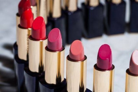 همه چیز درباره رژ لب؛ از انواع رژلب تا مواد تشکیل دهنده