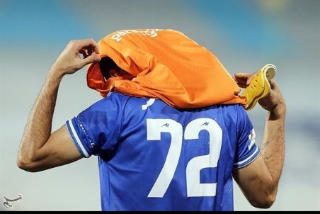 بیانی: آقای بازیکن! مگر جام آوردی یا گل ۵۰ متری زدی که این همه ناز می‌کنی؟