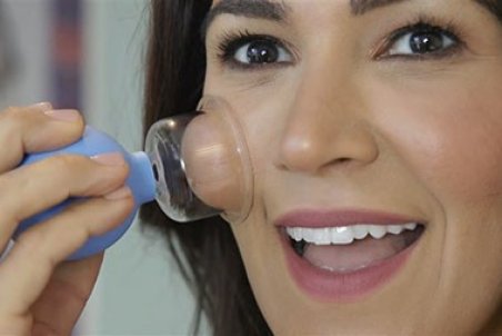 بادکش صورت چیست؟ چگونه این تکنیک به زیبایی کمک می کند؟