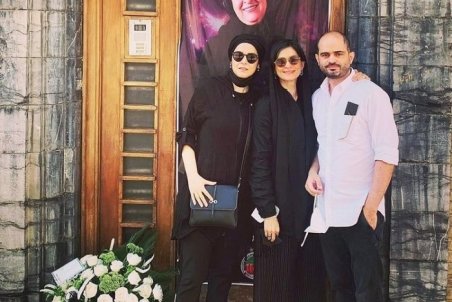 غزل شاکری در کنار خواهر و برادرش