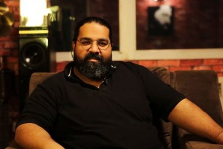 رضا صادقی مهاجرت می‌کند؟