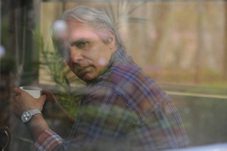 حضور بازیگران حرفه‌ای تئاتر در مجموعه تلویزیونی «هم سایه»/بازیگران پولی به کیفیت مجموعه‌ها ضرر می‌زنند