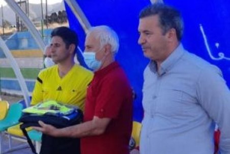 همزمان با روز جهانی داور صورت گرفت؛ تجلیل از داور فوتبال آبفای استان اصفهان