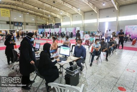 واکسن آسترازنکا تنها برای دوز دوم تزریق می‌شود/انجام واکسیناسیون سربازها و دانش‌آموزان