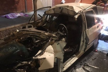 مرگ راننده پراید در خودروی متلاشی‌شده+ تصاویر