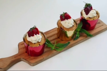 طرز تهیه کاپ کیک توت فرنگی + فیلم