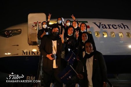 پرواز کاملا زنانه دختران کت‌وشلواری فوتبال ایران