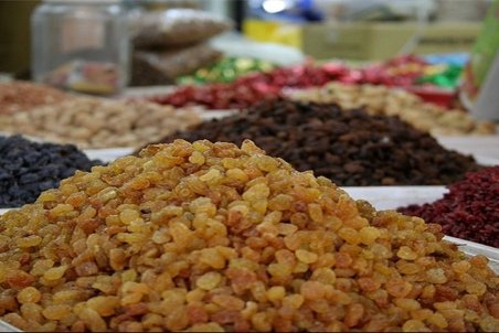 قیمت هر کیلوسبزه تیزآبی حداقل ۲۷ هزار تومان است/باغداران کشمش خود را امانت به کارخانه داران واگذارنکنند