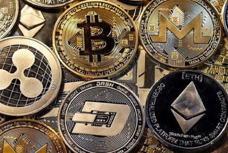 نوسان قیمت ارزهای دیجیتالی/ بیت کوین در کف کانال ۴۲ هزار دلار