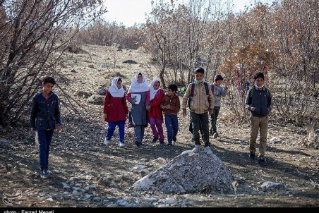 ۷۰روستای بالای ۲۰خانوار استان زنجان همچنان محروم از اینترنت/ آیا داستان "آموزش دانش‌آموزان روستایی بر فراز کوه‌ها" دوباره تکرار می‌شود؟