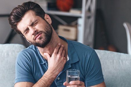 ۱۰ روش درمانی برای گلو درد