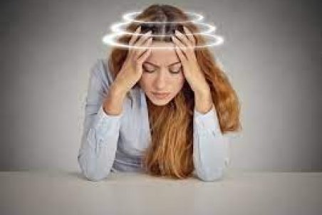 ۹ دلیلی که ممکن است عامل سرگیجه شما باشد