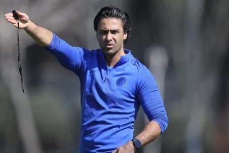 ماندن و نماندن فرهاد مجیدی در استقلال دست ما نیست