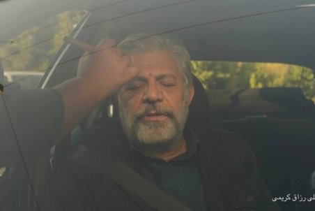 پرویز فلاحی پور نقش بک خبرنگار را بازی می کند