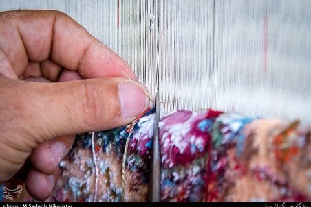 فعالیت ۴۰ کارگاه قالی‌باقی در چهارمحال و بختیاری برای بازسازی عتبات عالیات / ۲۰۰ تخته فرش بافته شد