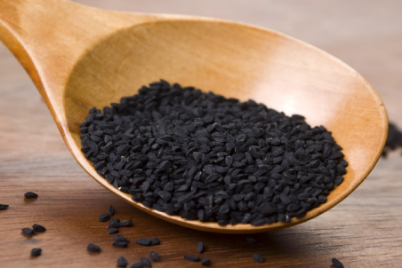 درد‌هایی که درمانشان سیاه دانه است/از تسکین روماتیسم تا درمان ریزش مو