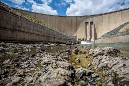 ذخیره سد زاینده‌رود بحرانی‌تر از همیشه/ آژیر قرمز بحران آب در اصفهان به صدا در آمد