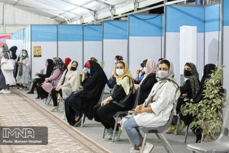 ۶۰ هزار نفر روزانه واکسینه می‌شوند/توان سیستم بهداشتی واکسیناسیون بیش از ۱۰۰ هزار نفر است